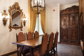Luxury Medieval 2 Storey apartment with Antique Furniture in Old Town, Tallinn